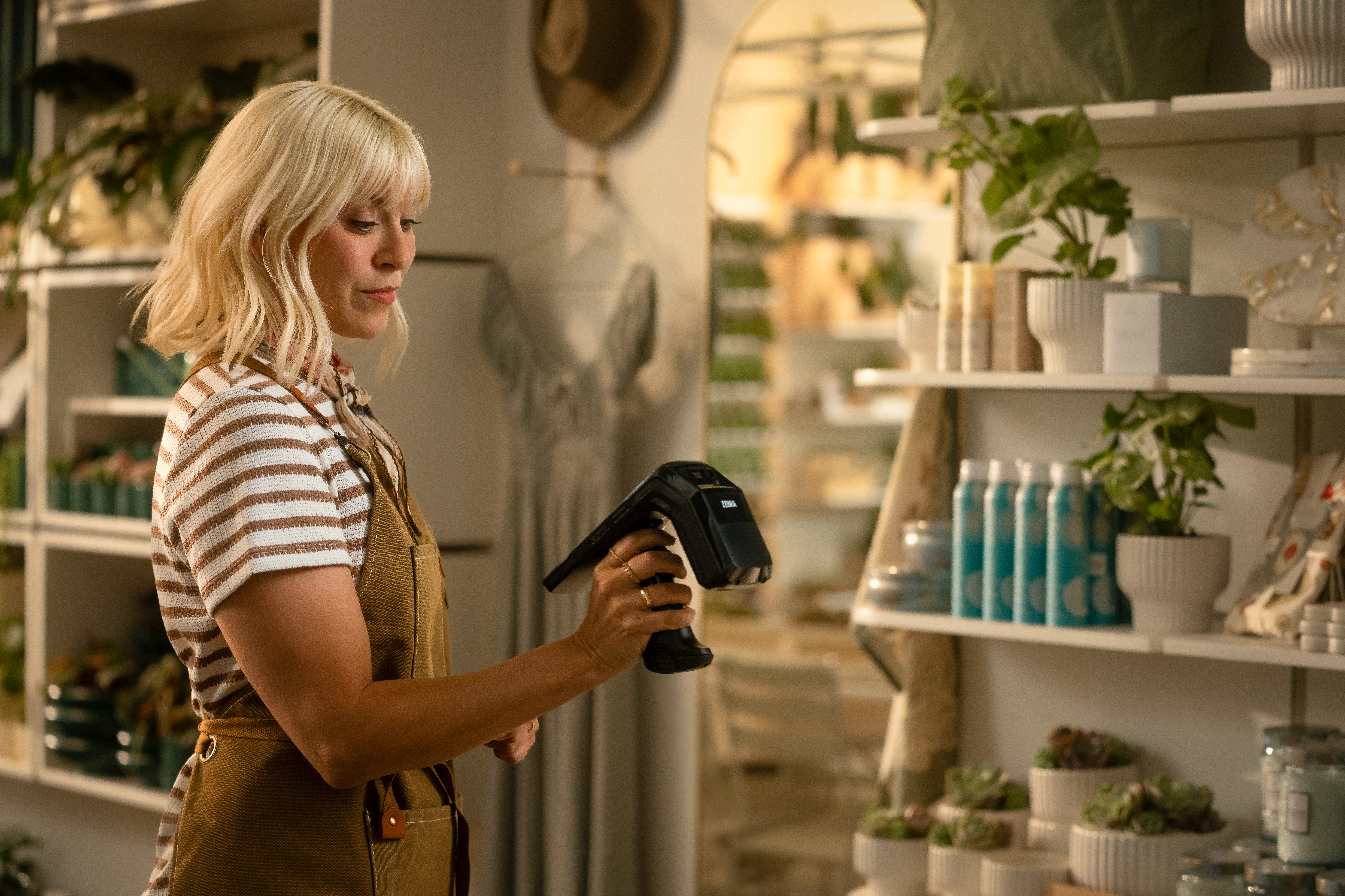 retail-photography-lifestyle-woman-associate-using-tc22r.jpg